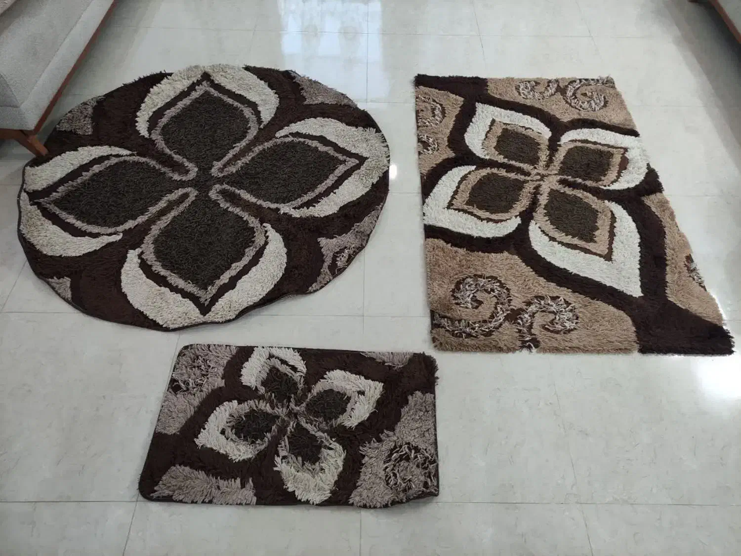 تعدادیک عددپادری ودوعددفرش شگی|پادری|اصفهان, آفاران|دیوار