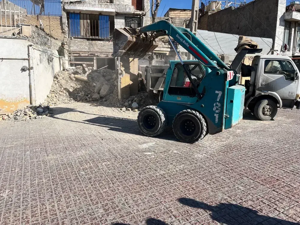 بابکت مینی لودر توماس خاکبرداری وتخریب خاور|خدمات حمل و نقل|مشهد, کوی المهدی|دیوار