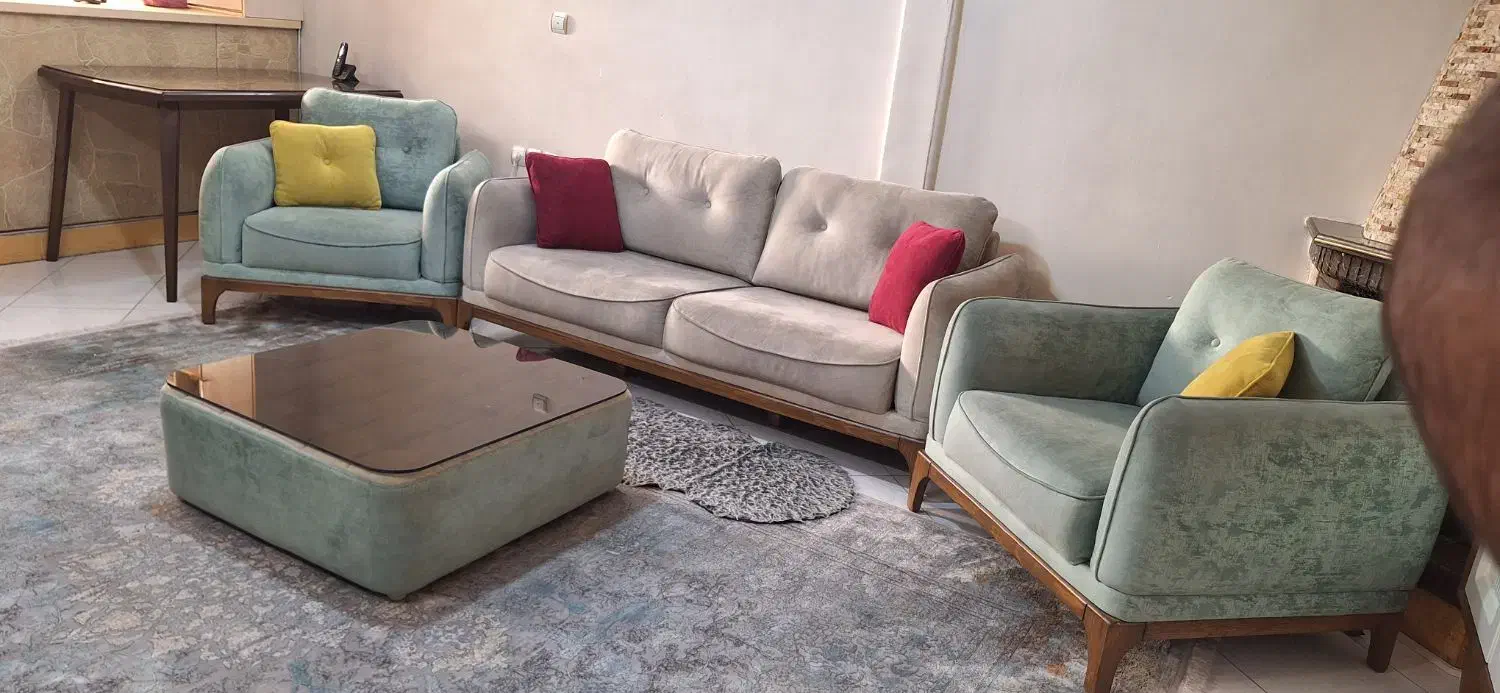 مبل راحتی ۵ نفره همراه پاف|مبلمان خانگی و میز عسلی|تهران, شهرک دریا|دیوار