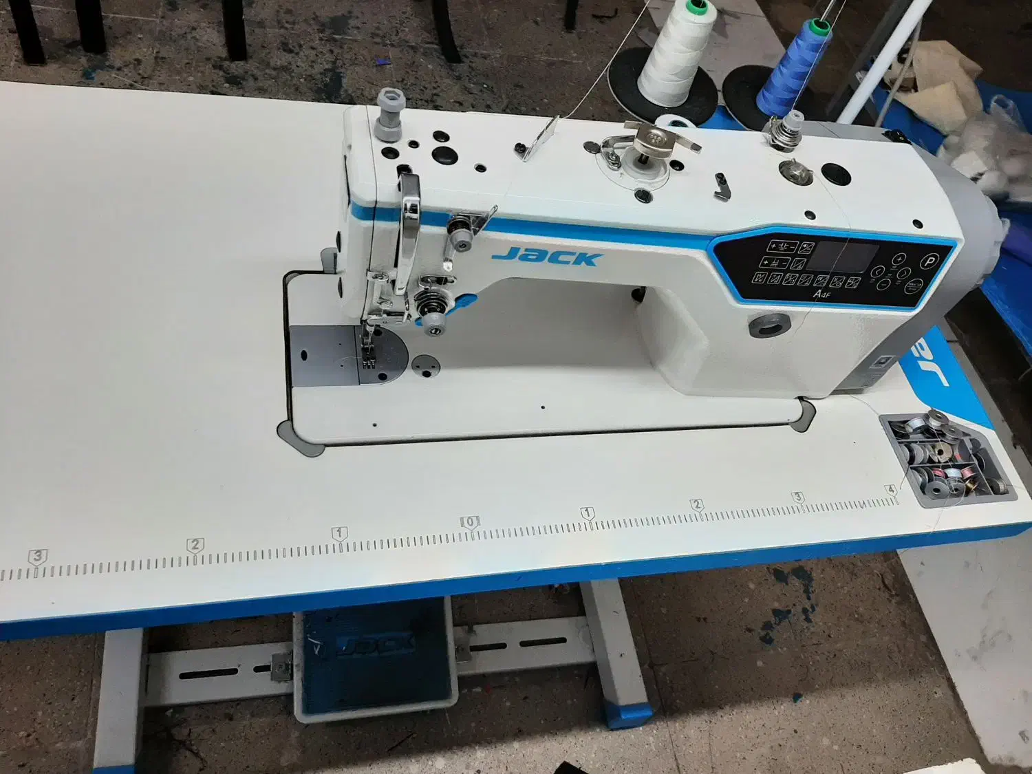 به چند همکار خیاط نیازمندیم زیگزال دوز میان دوز|استخدام صنعتی، فنی، مهندسی|تهران, ابوذر|دیوار