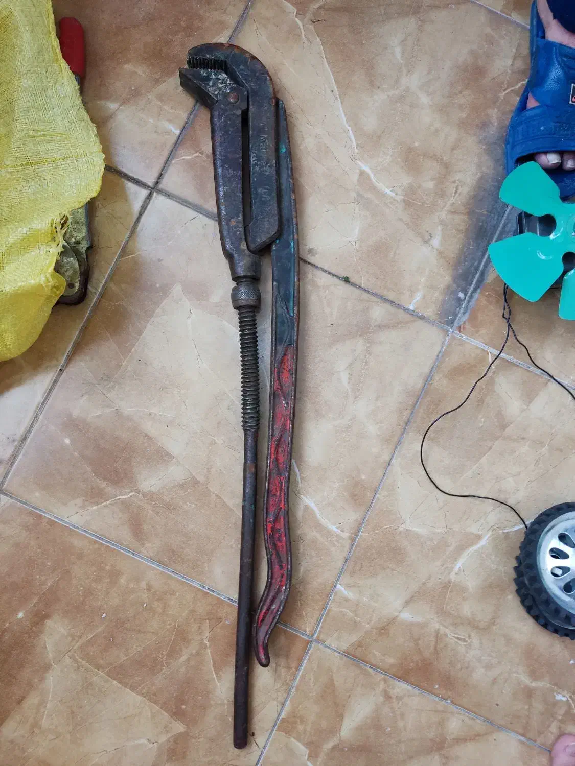 آچار کلاغی بزرگ|ابزارآلات|اندیشه, اندیشه فاز ۳|دیوار