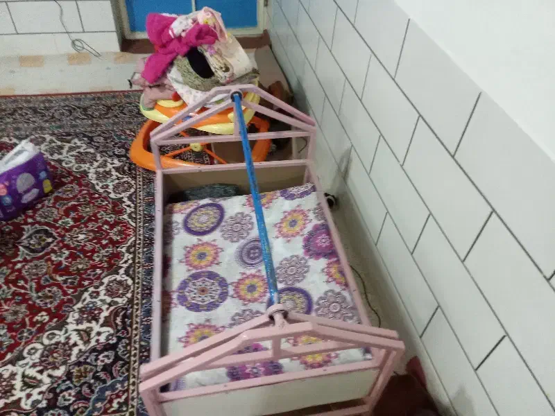 گهواره|کالسکه و لوازم جانبی|ساوه, |دیوار