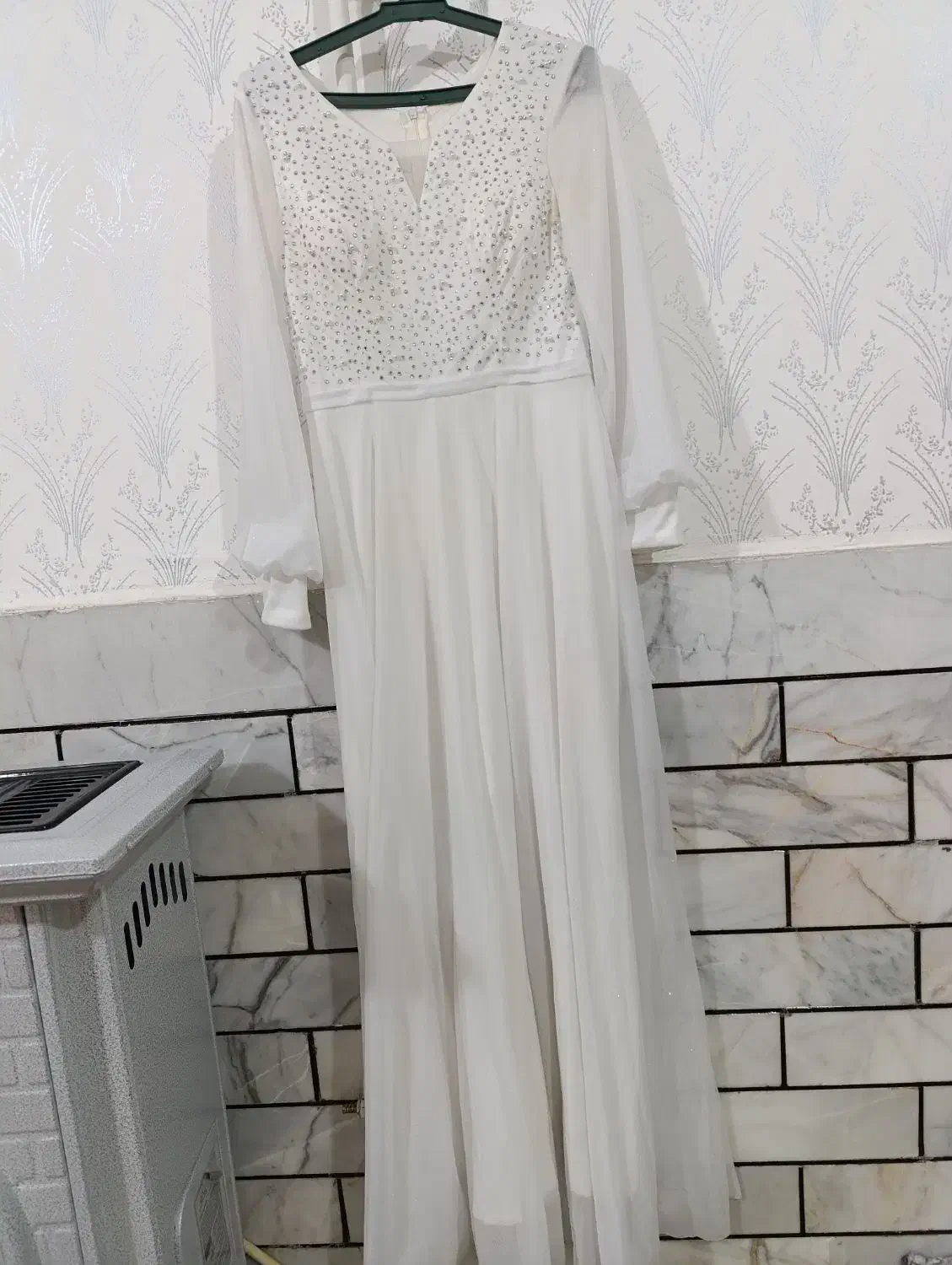 تعدادی لباس مجلسی|لباس|دورود, |دیوار