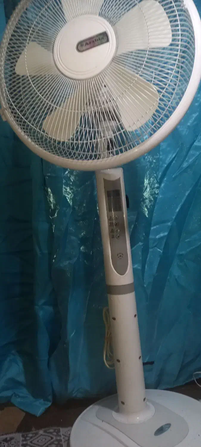 پنکه کنترلی کارکرده کاملا سالم|پنکه و تصفیهکنندهٔ هوا|رشت, دیانتی|دیوار