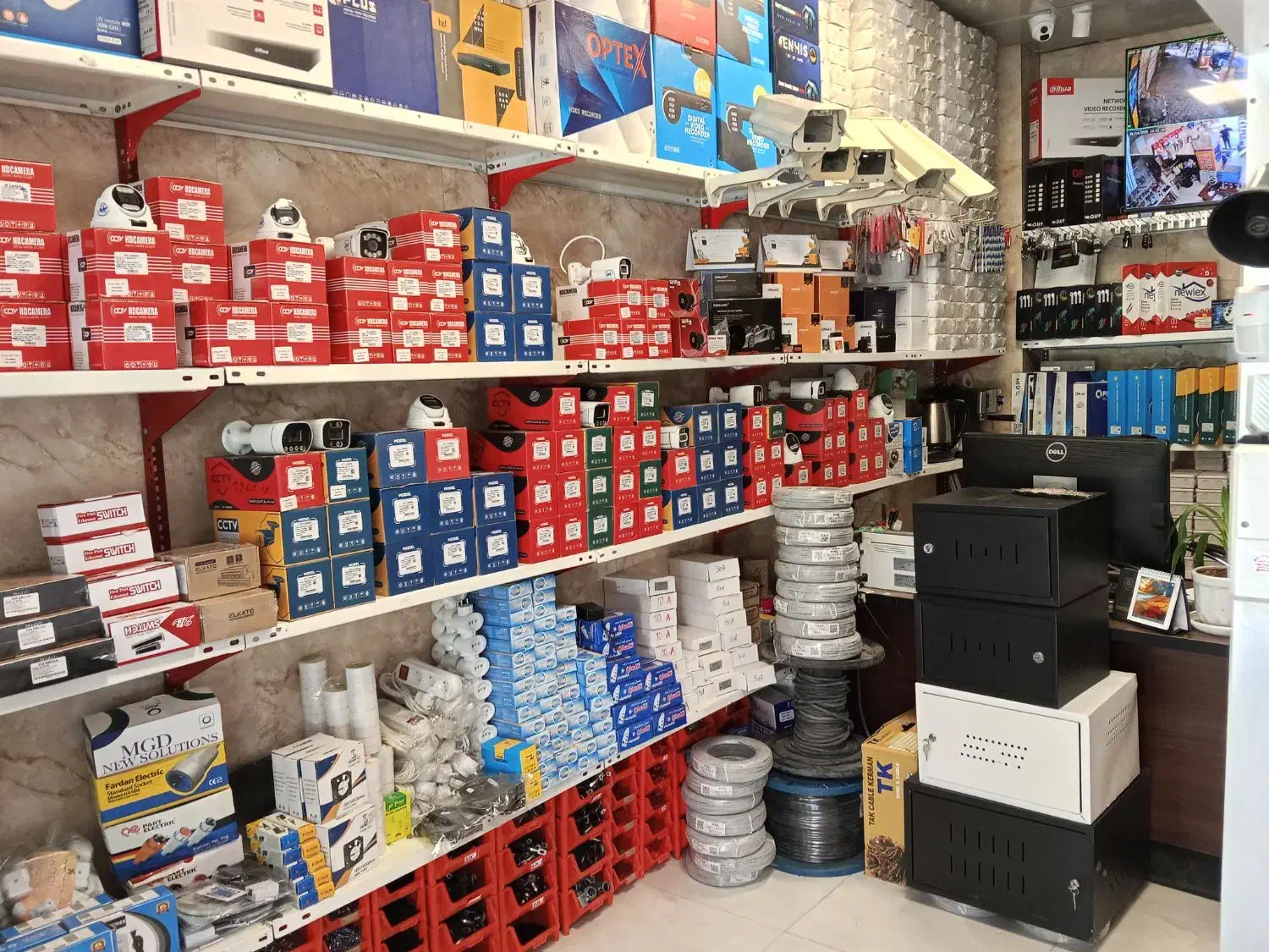 نصاب اصفهان نصب دوربین مداربسته۲۴ ساعته|خدمات پیشه و مهارت|ابریشم, |دیوار