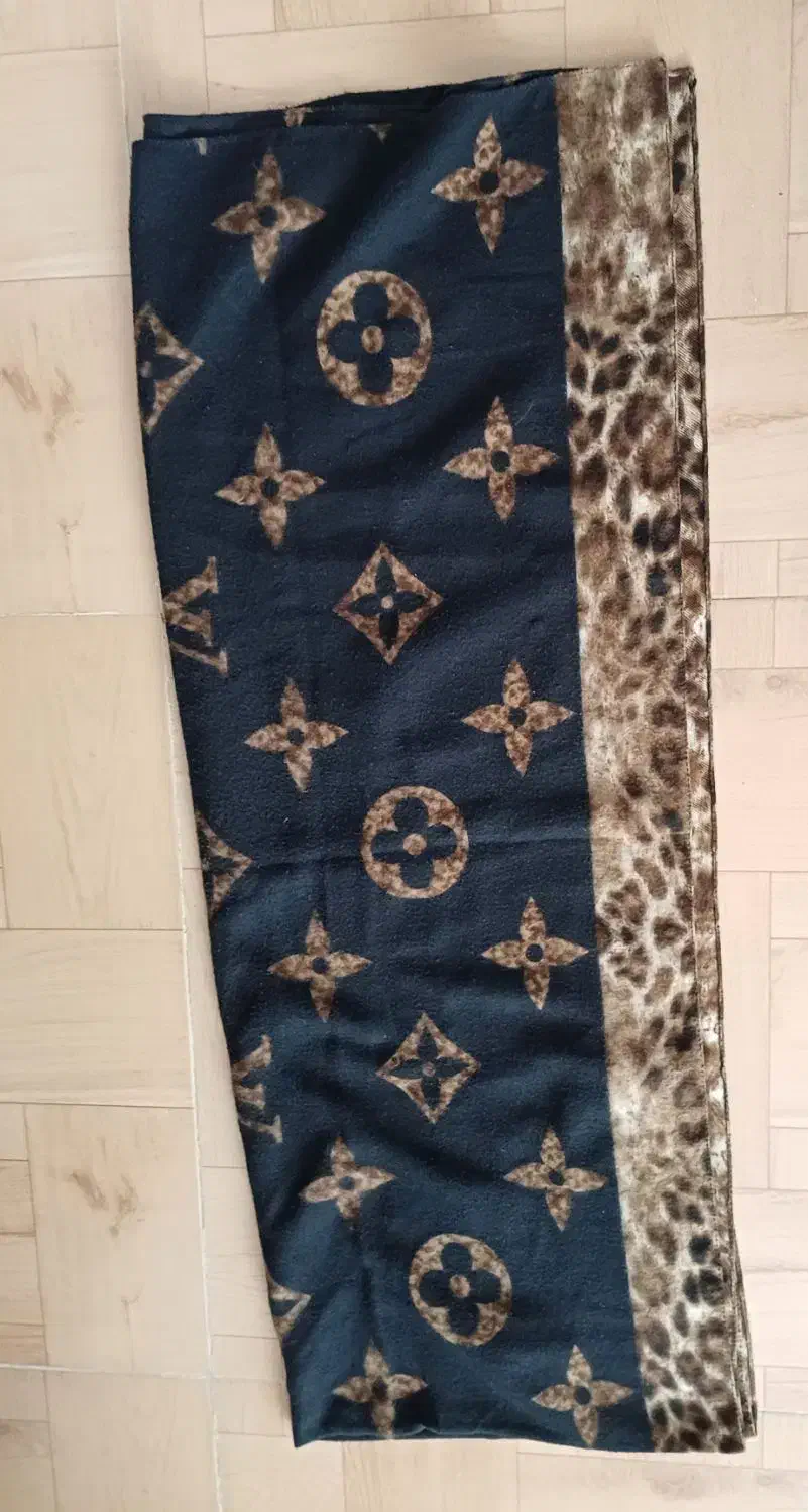 لباس زنانه|لباس|میانه, |دیوار