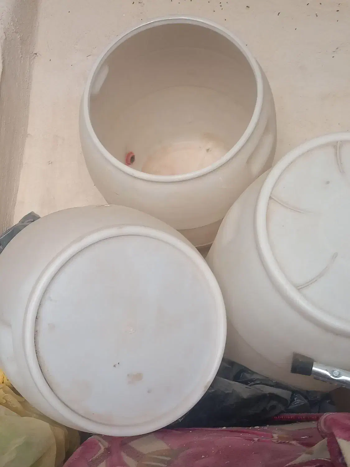 دبه ۸۰ لیتریو۶۰|ظروف نگهدارنده، پلاستیکی، یک‌بارمصرف|شیراز, کرونی(خاتونک)|دیوار