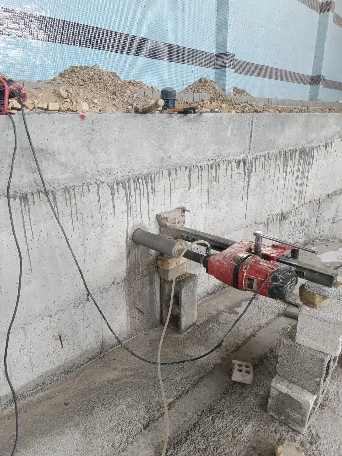 کرگیری یا سوراخ کردن  هراینچی که لازم باشد|خدمات پیشه و مهارت|جهرم, |دیوار