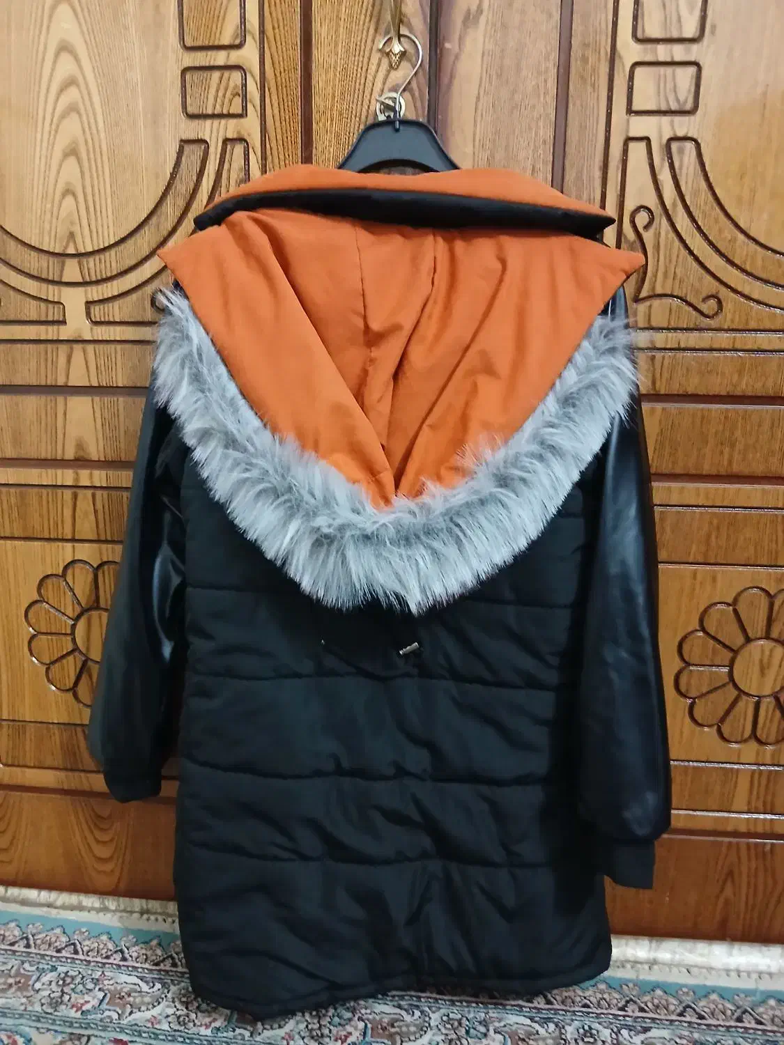 کاپشن و پافر|لباس|میبد, |دیوار