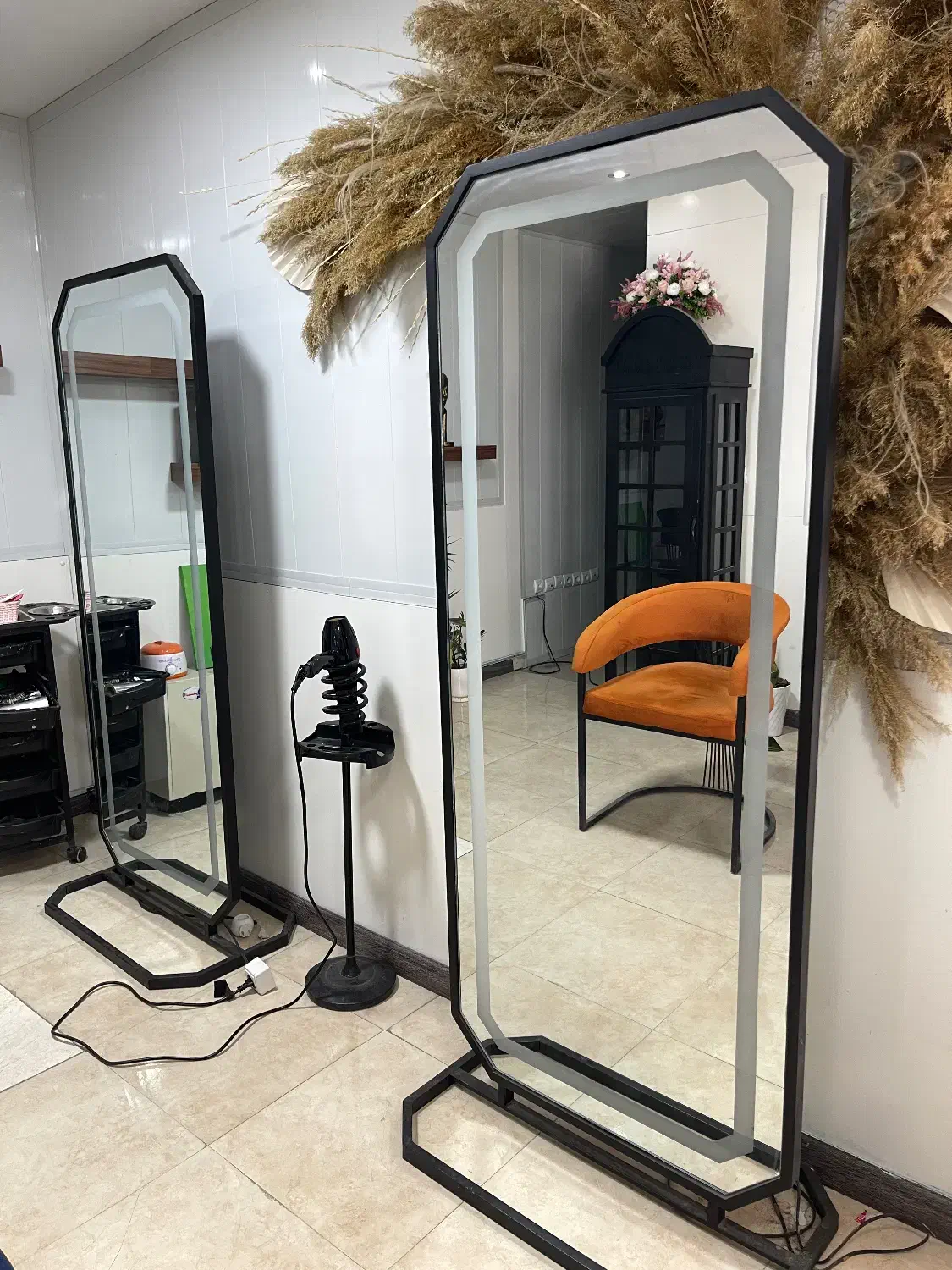 لوازم سالن زیبایی|آرایشگاه و سالن‌های زیبایی|ارومیه, |دیوار