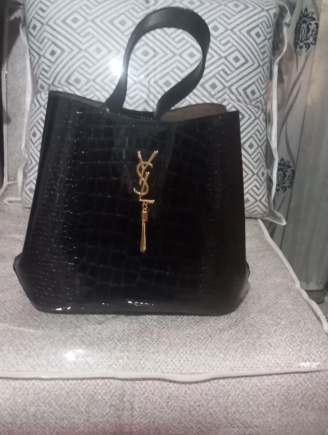 کیف ورنی بزرگ|کیف، کفش، کمربند|خرم‌آباد, |دیوار