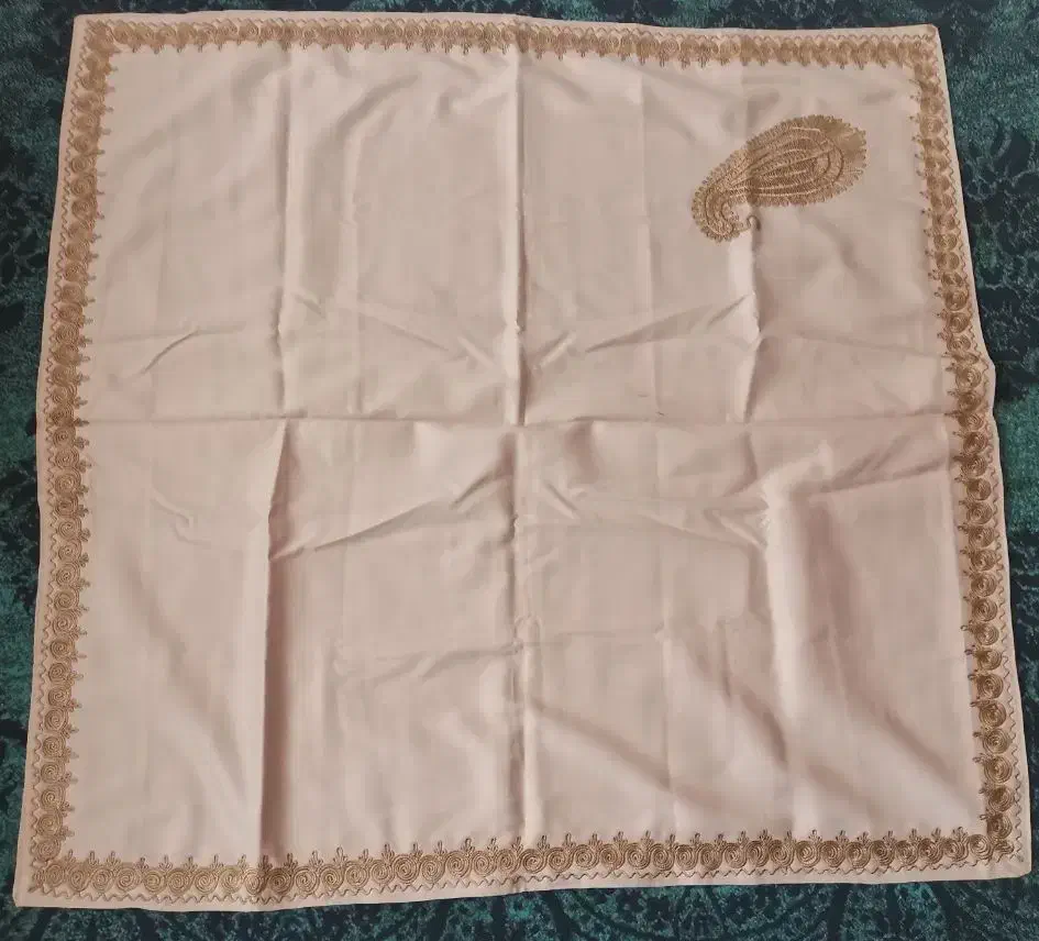 رومیزی سوزن دوزی نو قدیمی رومیزی گلدوزی|پرده، رانر، رومیزی|مشهد, نرگس (شهرک غرب)|دیوار