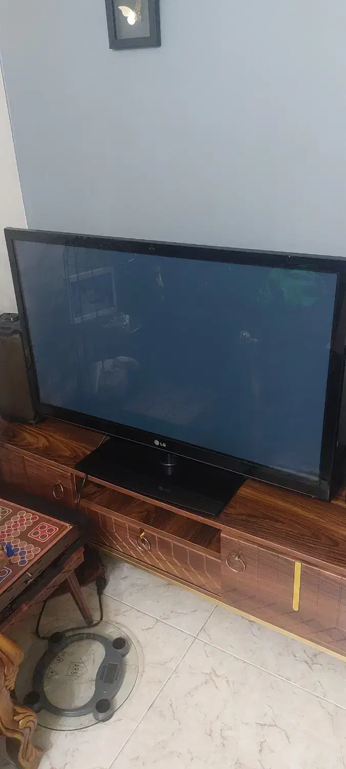 تی وی ۴۲ اینچ ال جی|تلویزیون و پروژکتور|رشت, باهنر|دیوار