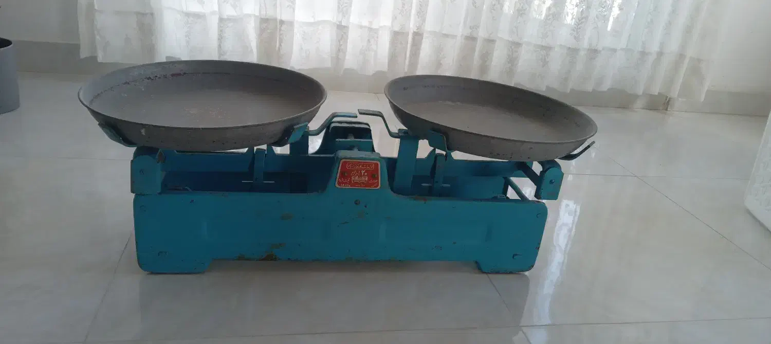 ترازو دو کفه ای|فروشگاه و مغازه|بندر انزلی, پرستار|دیوار