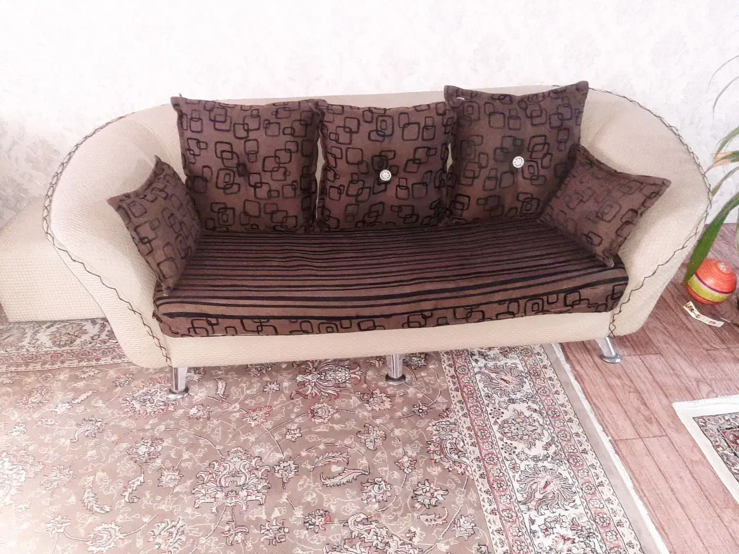 مبل راحتی ۷نفره سالم|مبلمان خانگی و میز عسلی|چهاردانگه (تهران), |دیوار