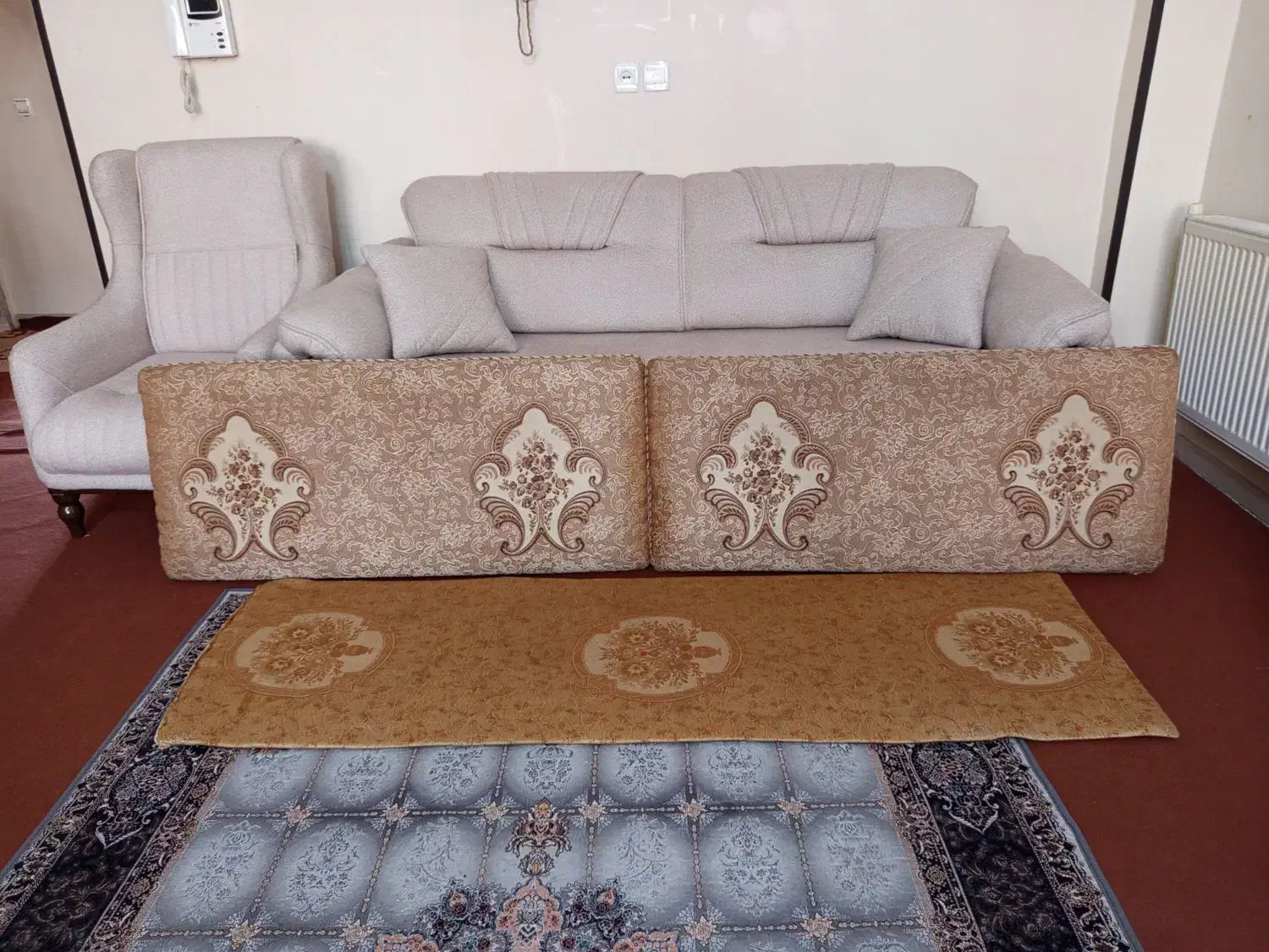 پشتی وکناره|پشتی|فولادشهر, مسکن مهر فولادشهر|دیوار