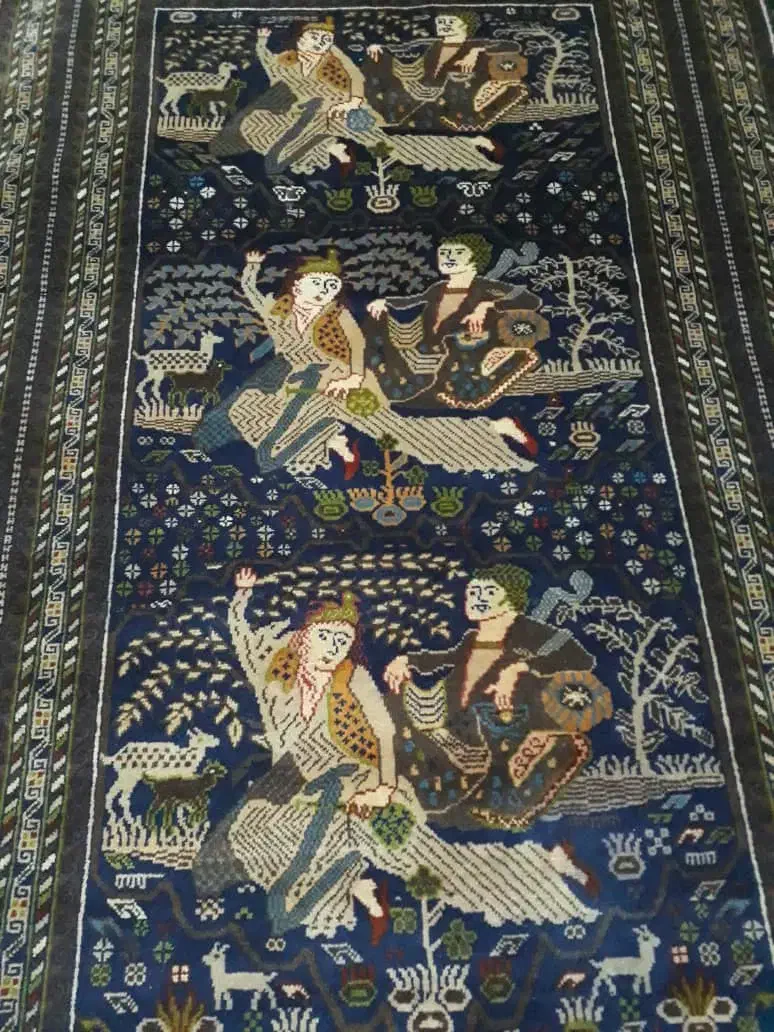 تعدادی قالیچه|فرش|مشهد, فرودگاه|دیوار