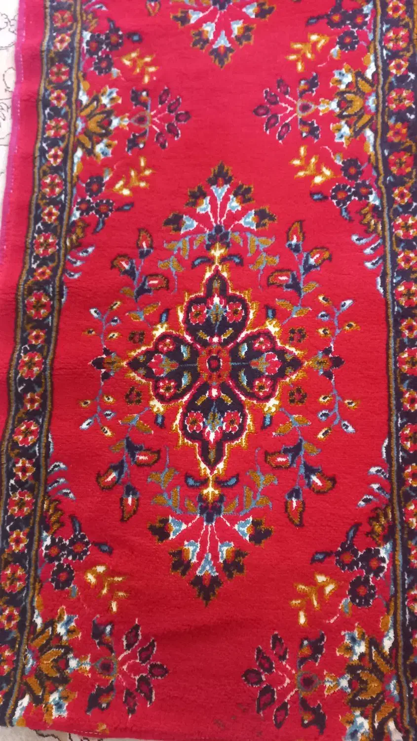 کناره فرش قرمز|فرش|قم, بنیاد|دیوار