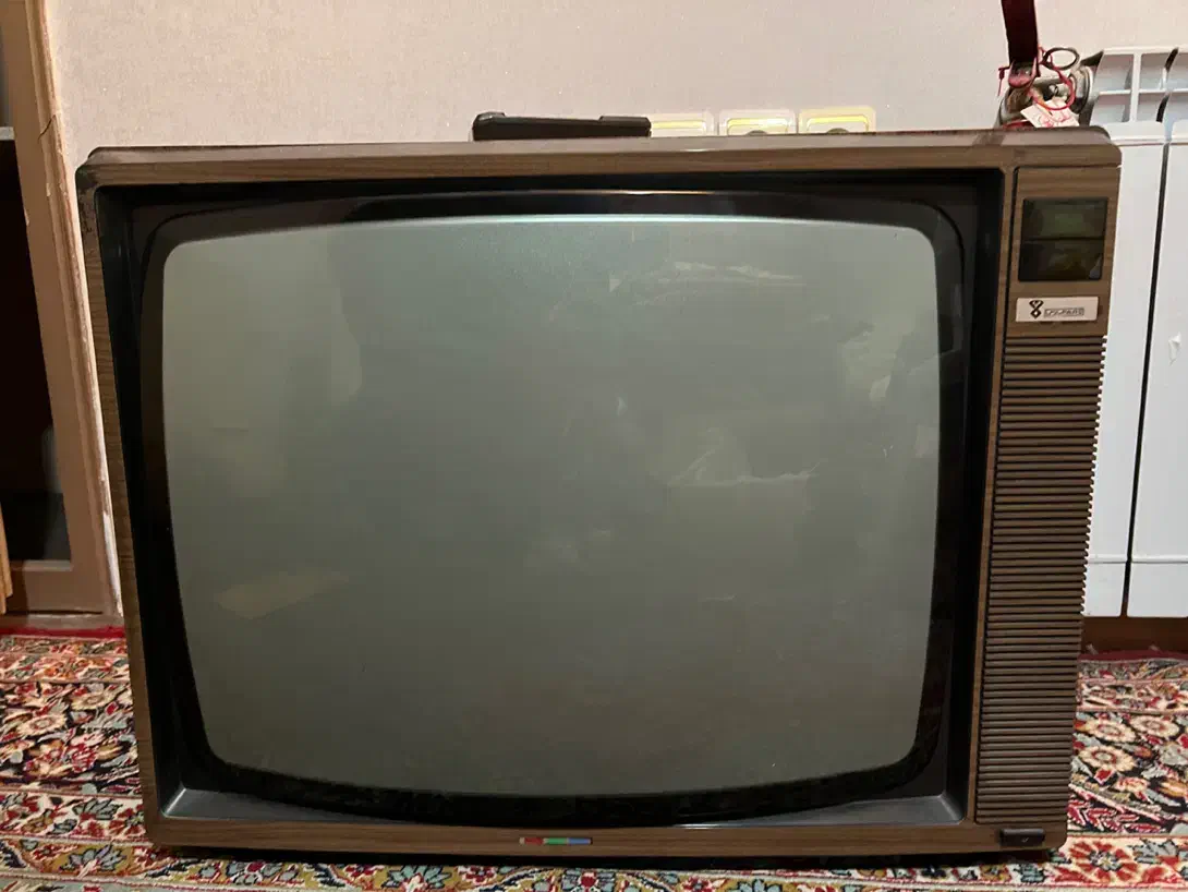تلویزیون رنگی آنتیک سالم|کلکسیون اشیاء عتیقه|مشهد, کوثر|دیوار