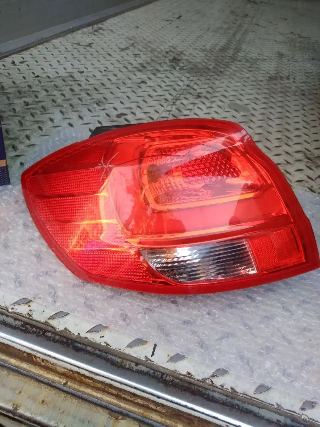 چراغ خطر عقب کوییک|قطعات یدکی و لوازم جانبی|مشهد, نوده|دیوار