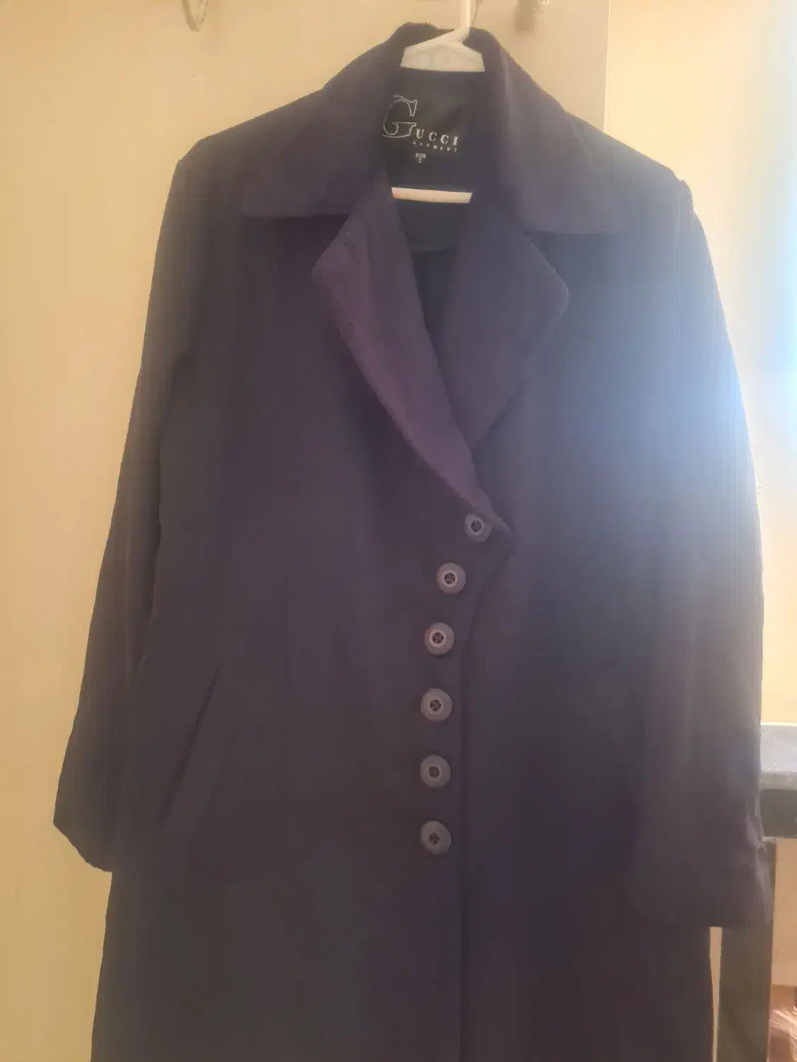 پالتو یقه انگلیسی|لباس|شیراز, آبیاری|دیوار