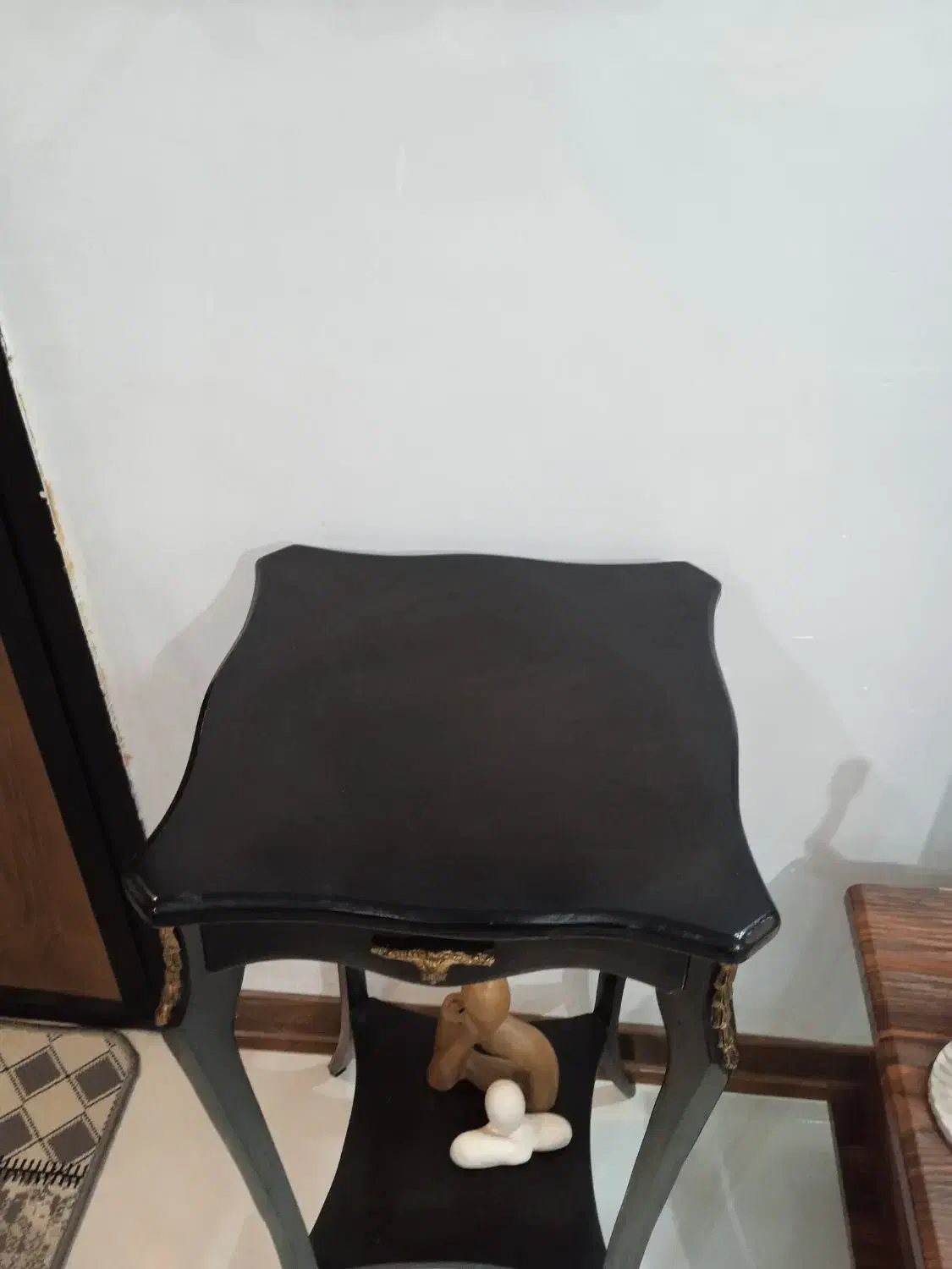 میز تلفن چوبی|میز تلفن|اصفهان, باغ فدک|دیوار