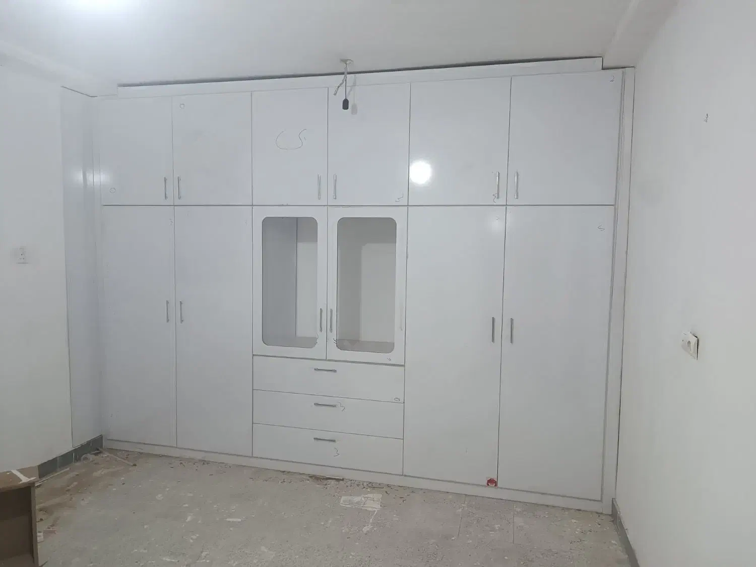 تعمیرات کابینت وکمد دیواری مبلمان میز صندلی و چوب|خدمات پیشه و مهارت|اهواز, کوی منابع طبیعی|دیوار