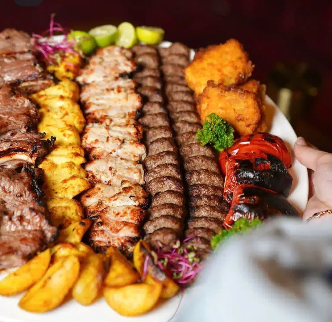 به یک شاطر در کبابی نیازمندیم|استخدام خدمات فروشگاه و رستوران|ارومیه, |دیوار