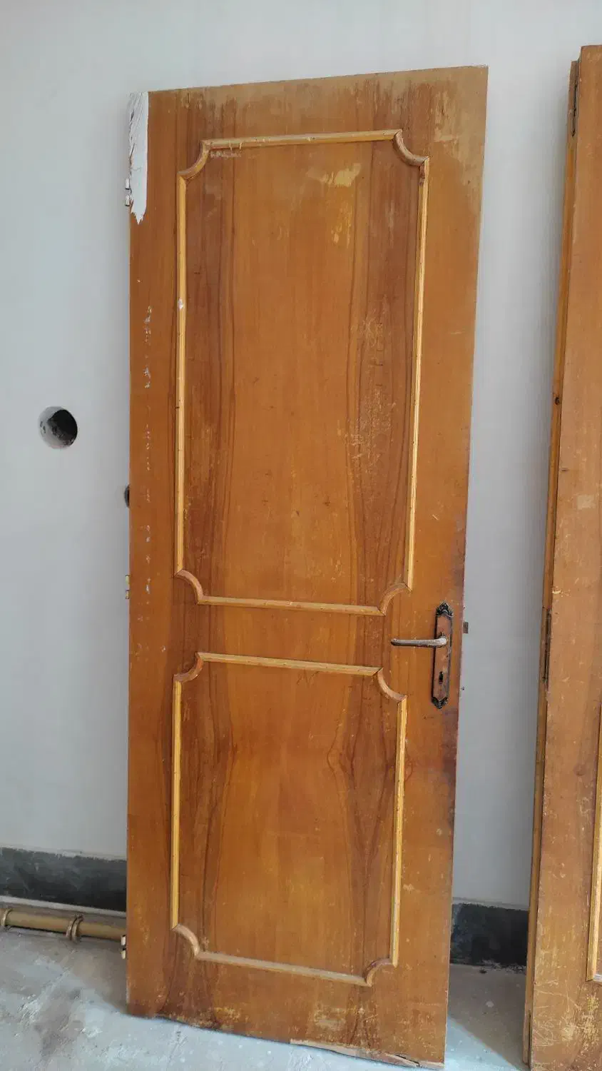 درب چوبی محکم و سالم|مصالح و تجهیزات ساختمان|قم, هنرستان|دیوار