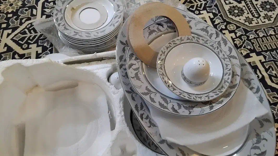 سرویس چینی صادراتی زرین ( ۲۸ پارچه )|ظروف سرو و پذیرایی|هشتگرد, شهرک ارم شرقی|دیوار