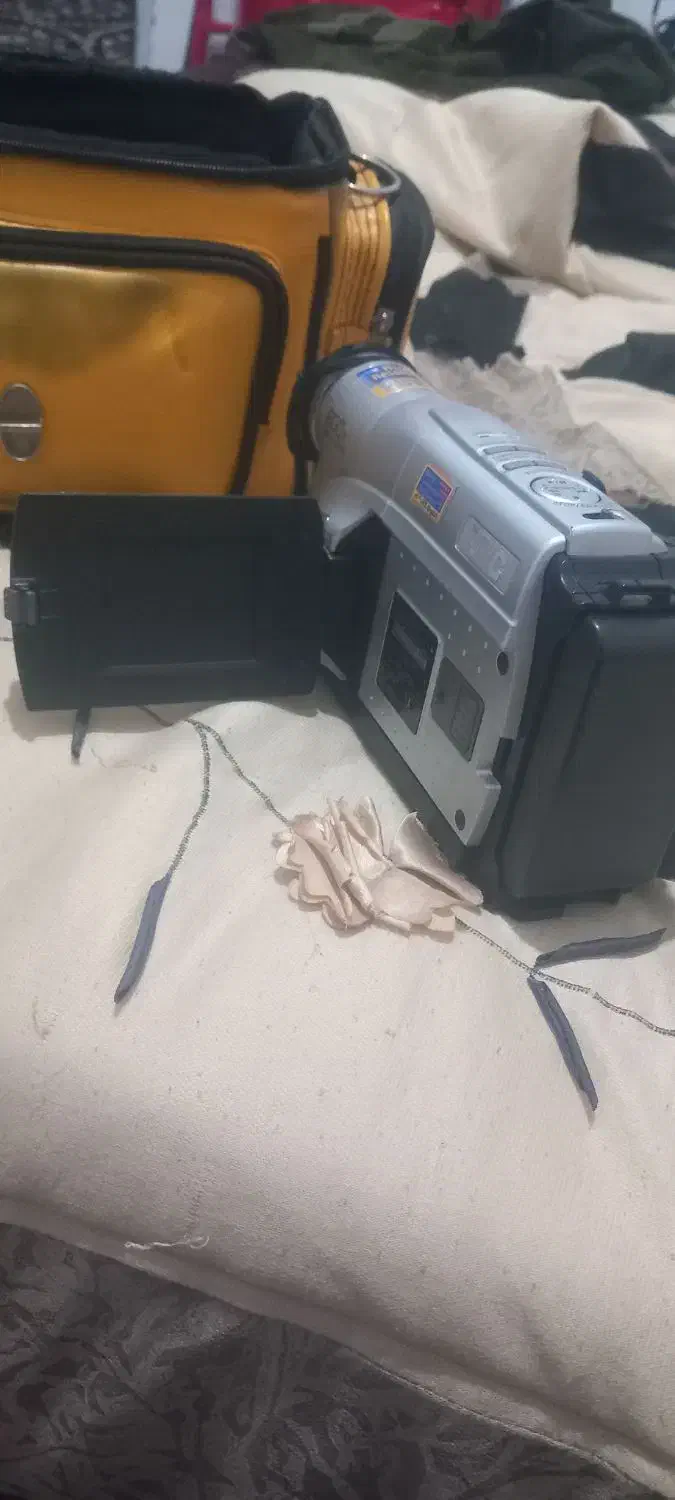 فروش یک عدد دوربین فیلمبرداری بفروش میرسد|دوربین عکاسی و فیلمبرداری|اردبیل, |دیوار