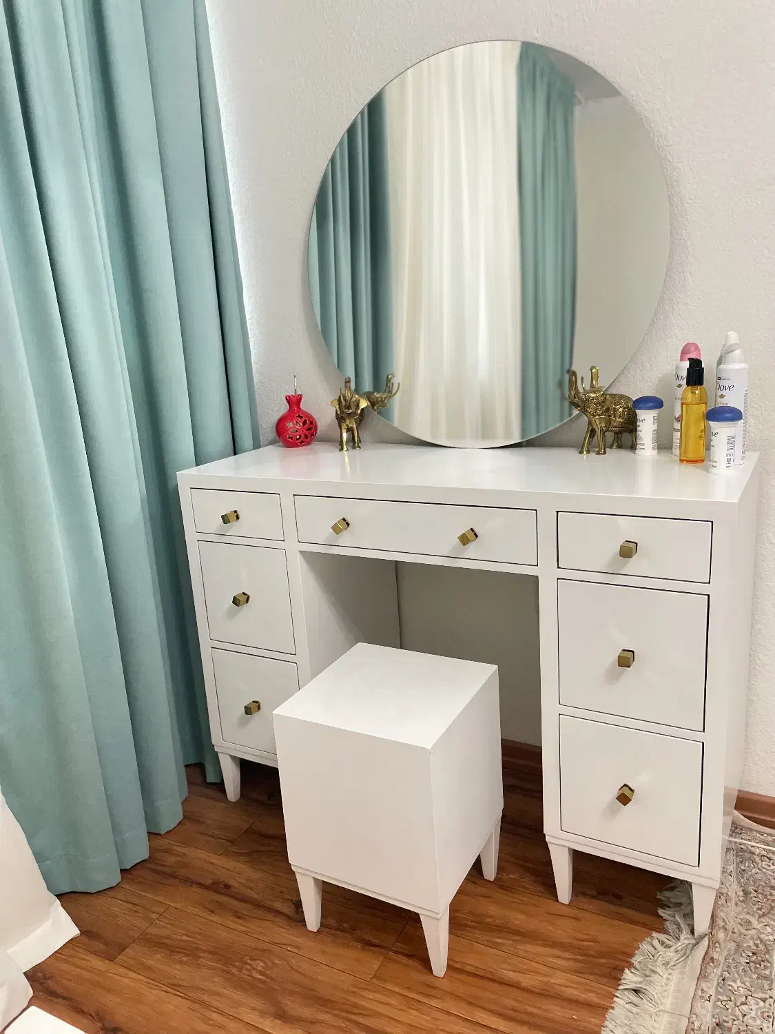 تخت خواب، پاتختی، میز آرایش و تشک|تخت و سرویس خواب|تهران, اکباتان|دیوار