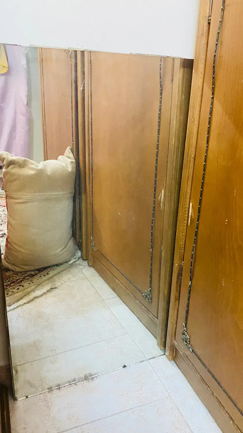 آینه|آینه|مشهد, کوه سنگی|دیوار