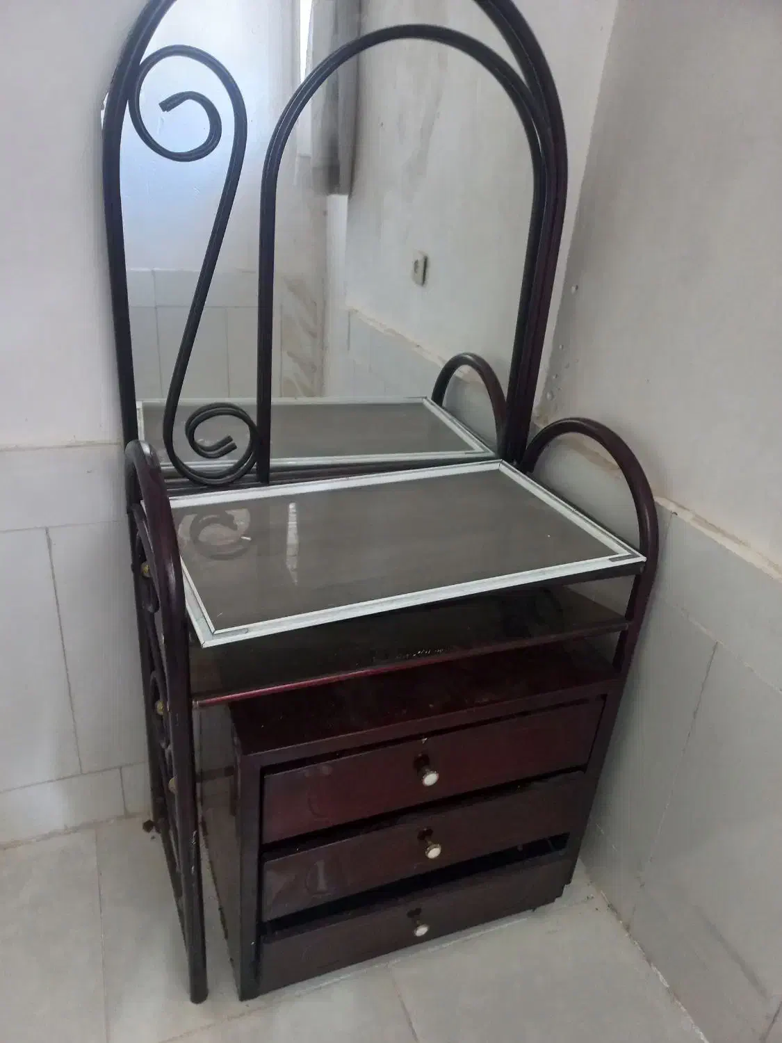 تخت|تخت و سرویس خواب|اصفهان, دستگرده|دیوار