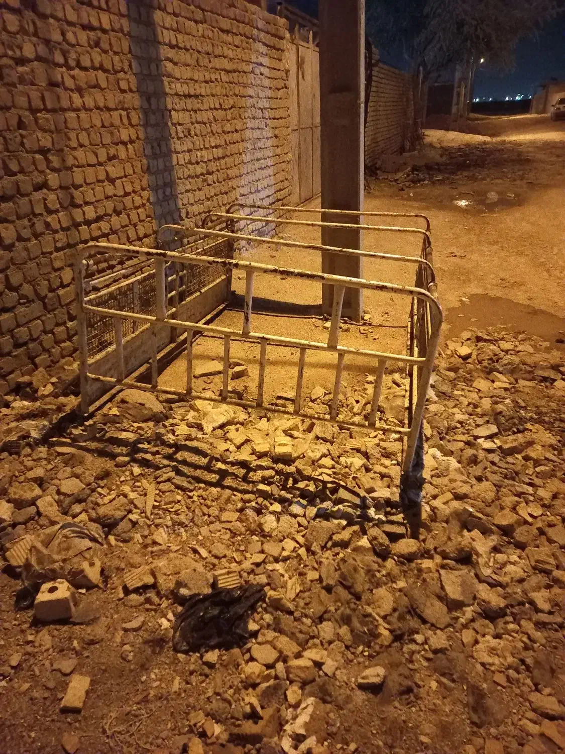 اتاق عقب مزدا|ابزارآلات|مرودشت, ده بید|دیوار