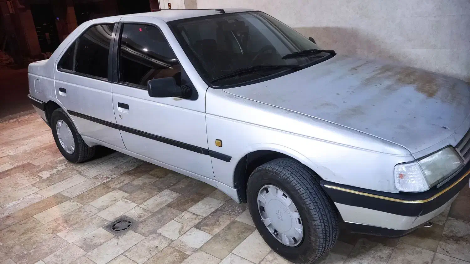 پژو ۴۰۵نقره ای دوگانه|خودرو سواری و وانت|قم, زاویه|دیوار