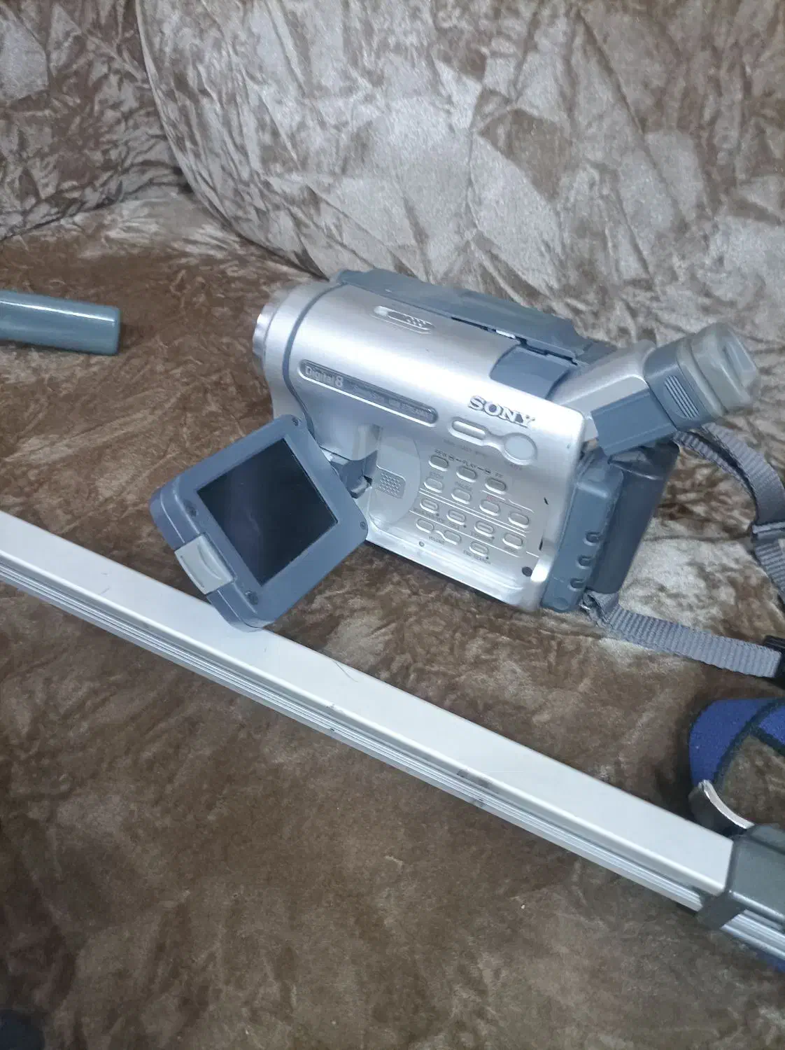 دوربین هندی کم سونی و 3 پایه|دوربین عکاسی و فیلم‌برداری|فردیس, شهرک شهید حسینی|دیوار