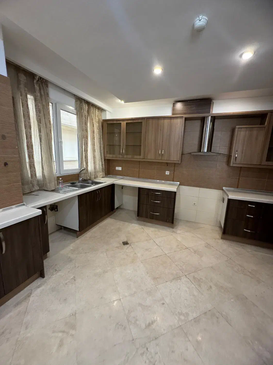 ۱۸۵متر ،۳ خواب