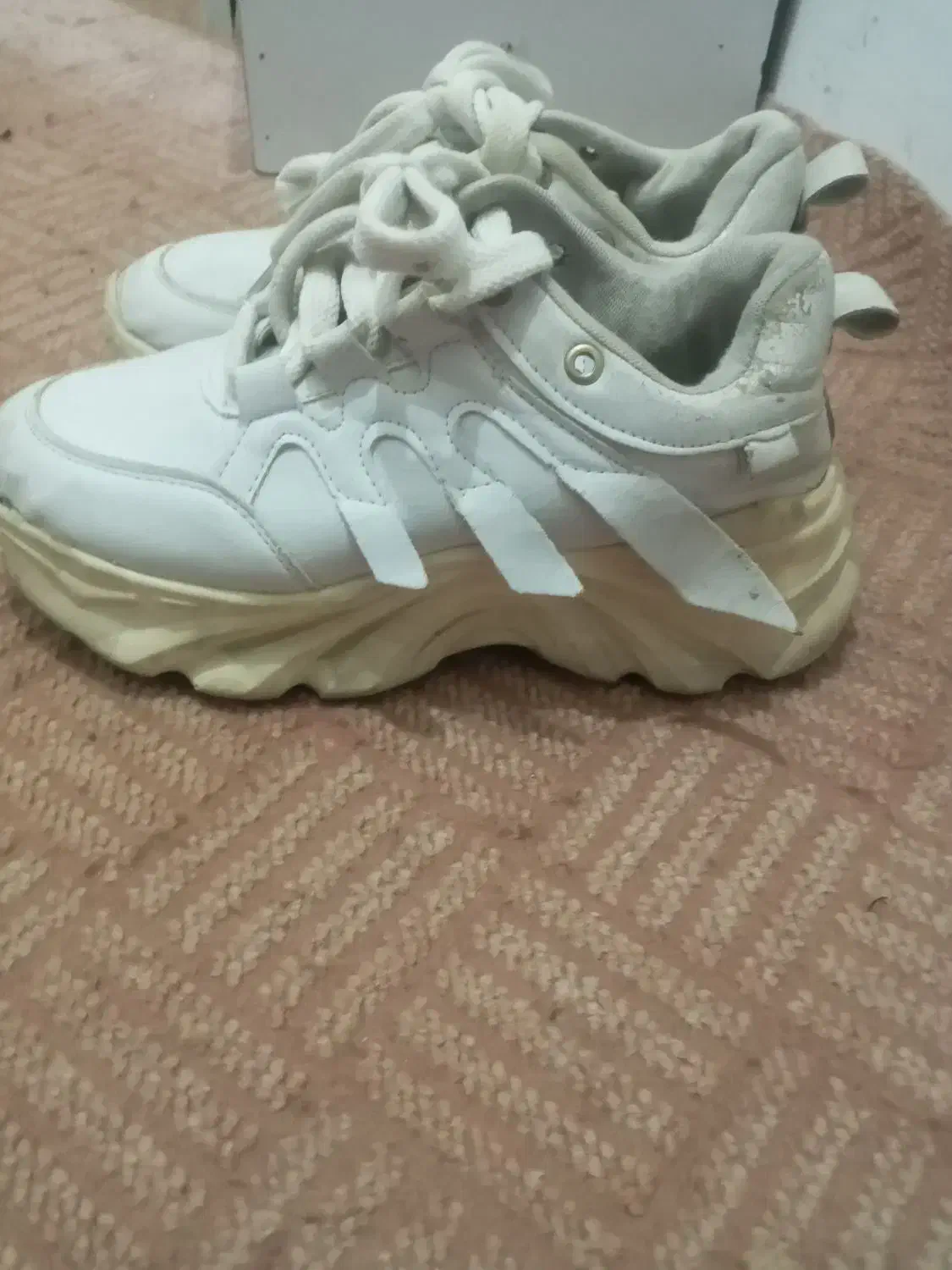 خوب|کیف، کفش، کمربند|پیشوا, |دیوار