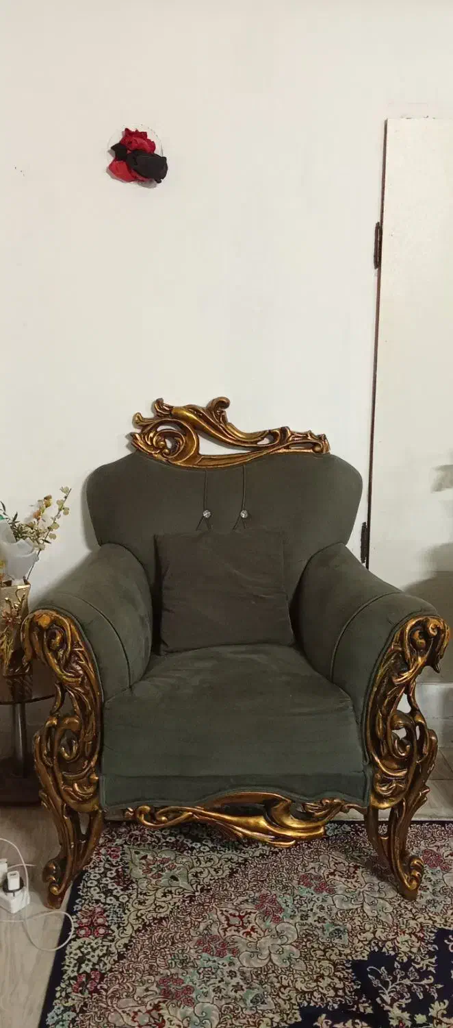 مبل سلطنتی هفت نفره|مبلمان خانگی و میز عسلی|رشت, عینک|دیوار