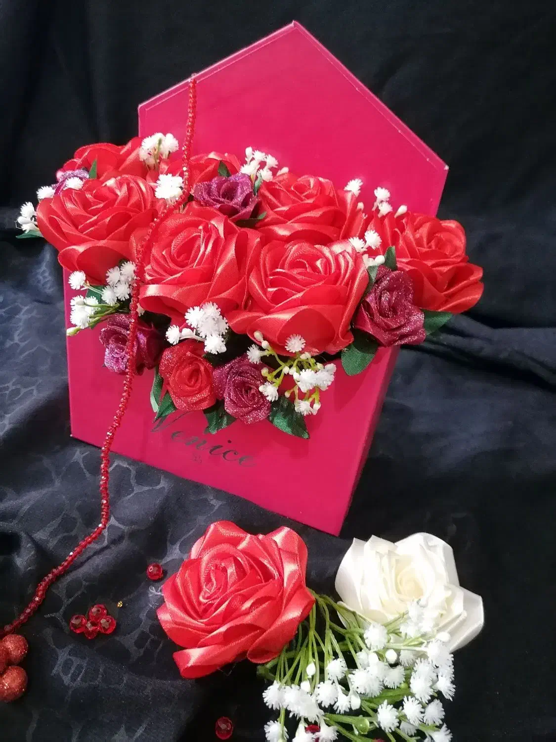 باکس اماده تحویل|گل مصنوعی|ساوه, |دیوار