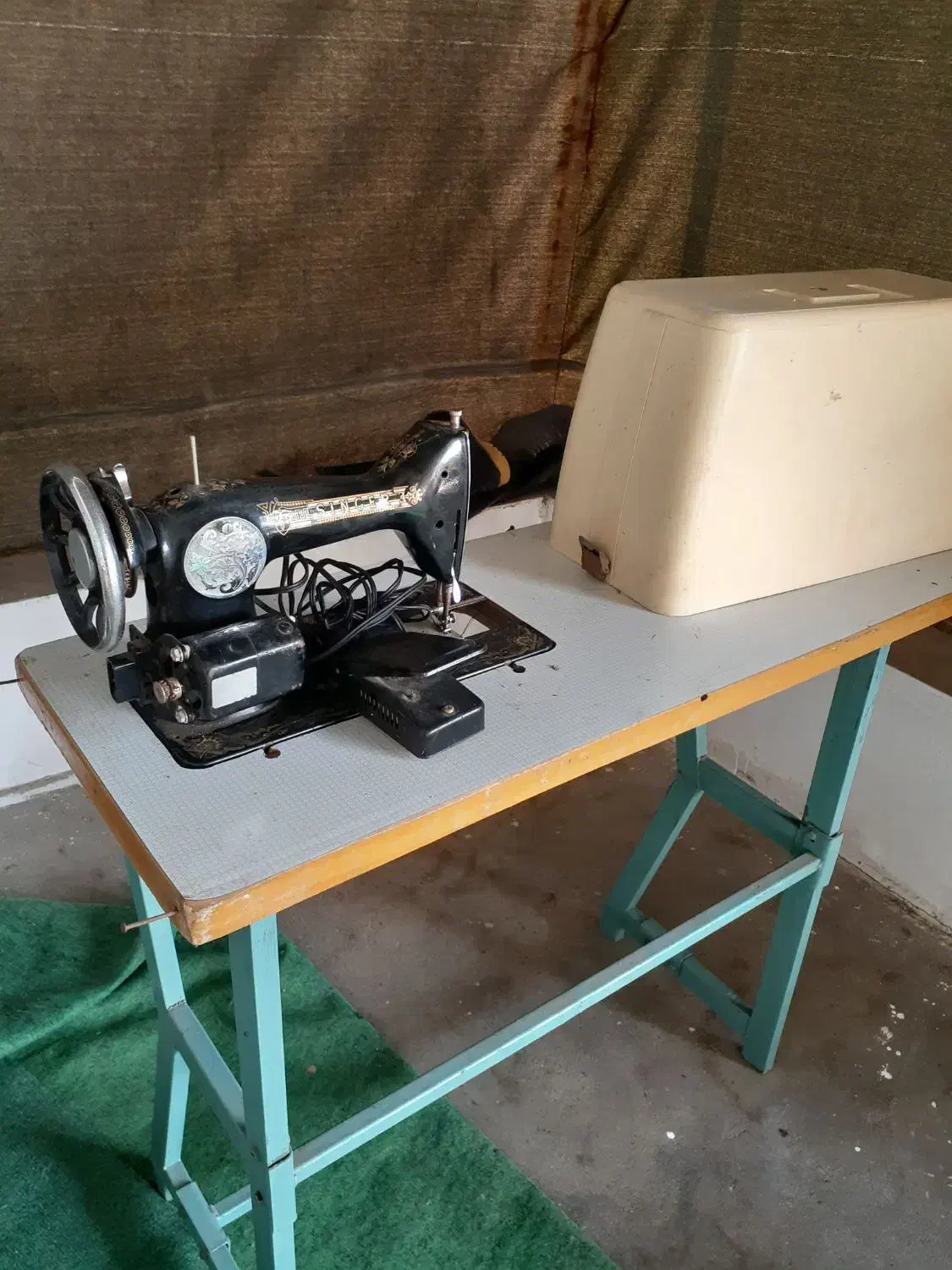 چرخ خیاطی سینگر  سالم سرویس میخواد بادینام ومیز|چرخ خیاطی و ریسندگی|بندر انزلی, لیچارگی حسن رود|دیوار