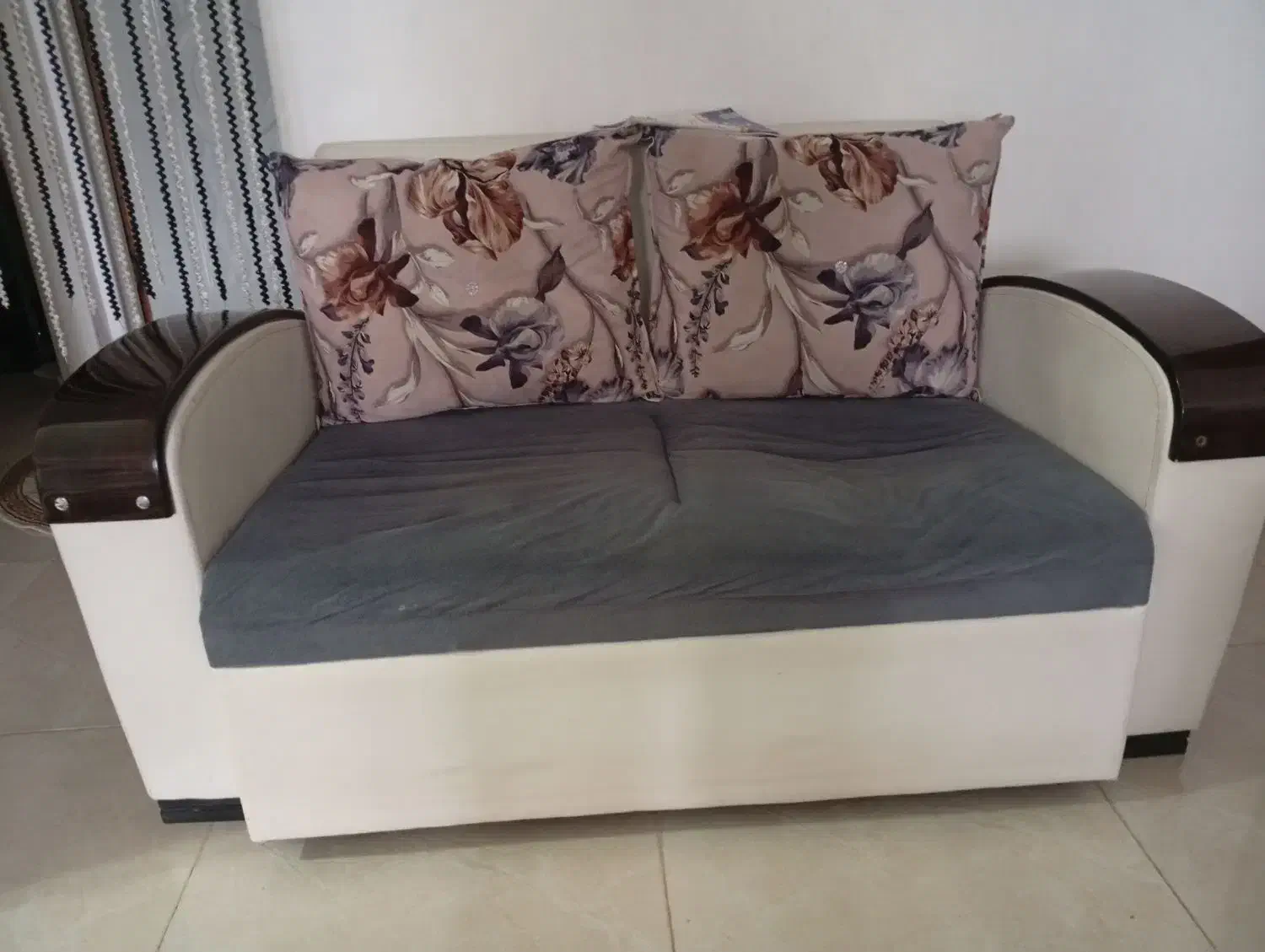 مبل|مبلمان خانگی و میز عسلی|رشت, باهنر|دیوار