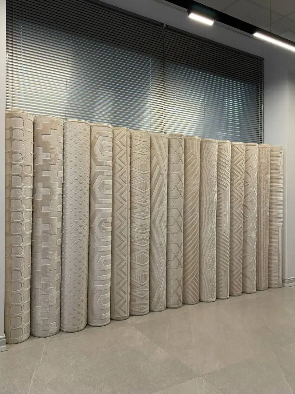 /فرش/با طرح و رنگهای متنوع|فرش|برازجان, |دیوار