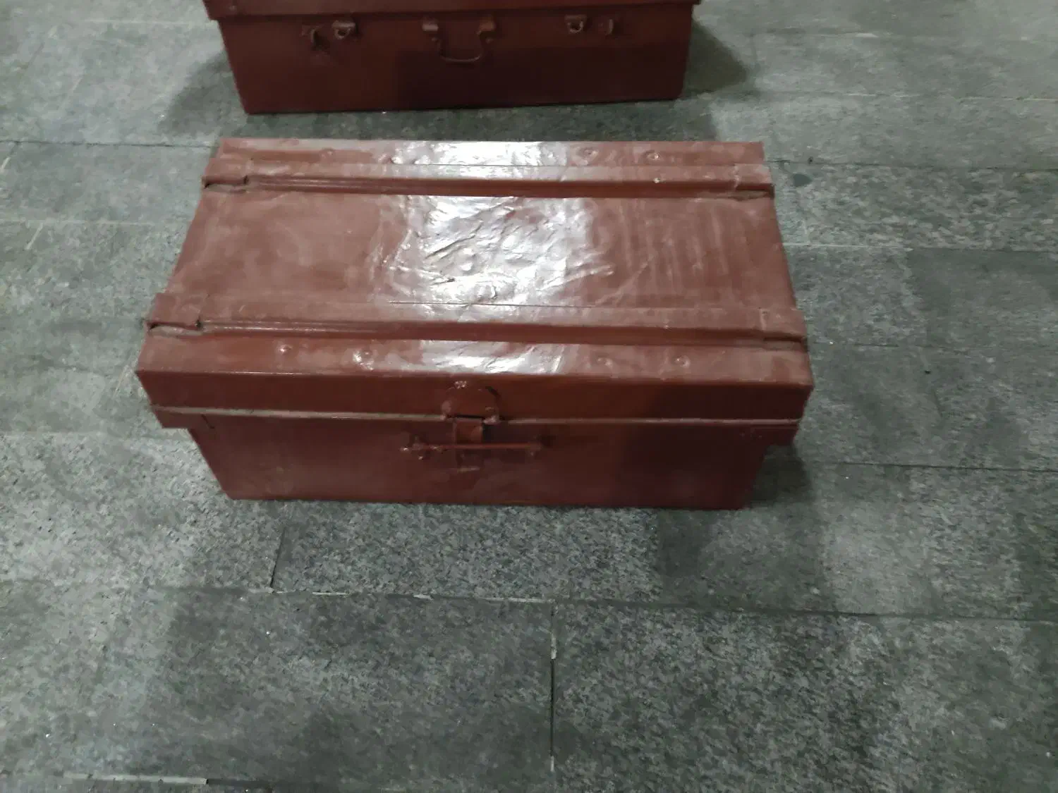 چمدان آهنی قدیمی۲ عدد یک میلیون و دویست هزار تومان|کلکسیون اشیاء عتیقه|قم, پردیسان|دیوار