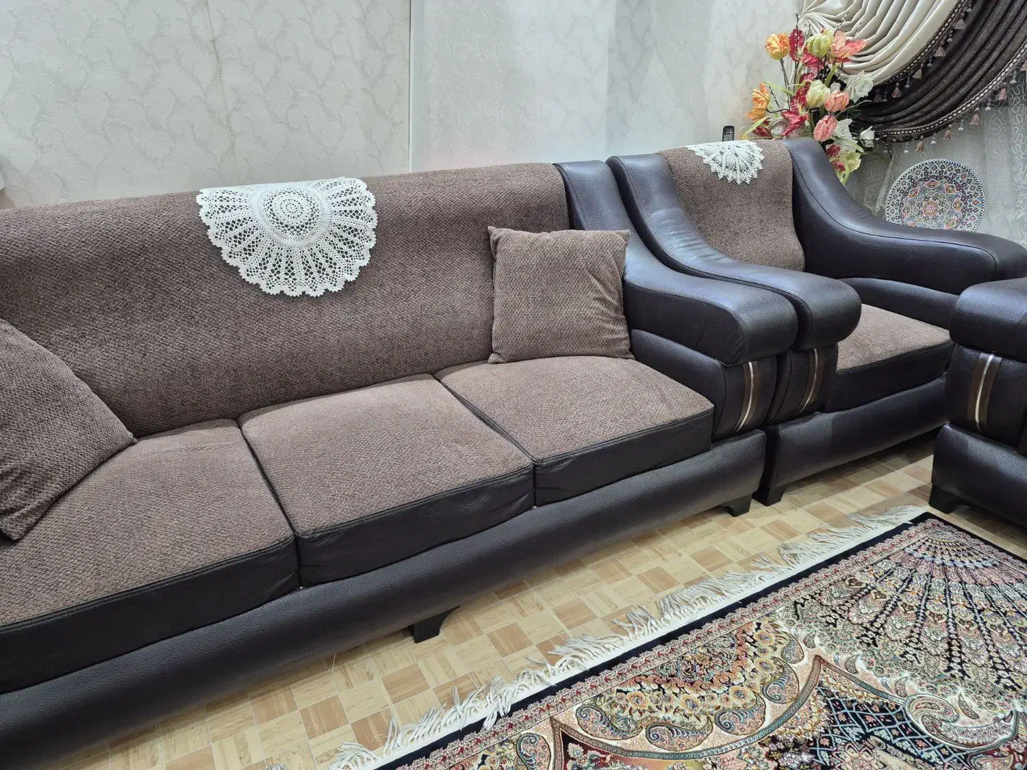 مبلمان راحتی با کیفیت به همراه ویترین|مبلمان خانگی و میز عسلی|قم, بنیاد|دیوار