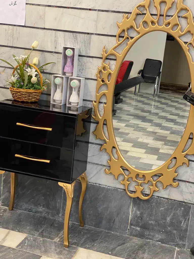 میز کنسول واینه|آرایشگاه و سالنهای زیبایی|ارومیه, |دیوار