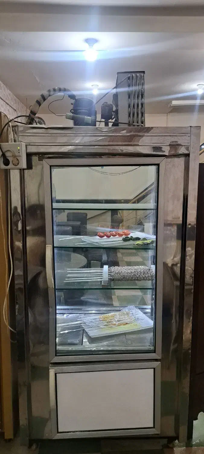 یخچال ویترین|کافی‌شاپ و رستوران|شاهین دژ, |دیوار