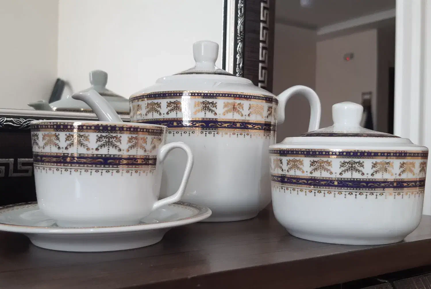 سرویس چینی|ظروف سرو و پذیرایی|صدرا-فارس, فاز ۲|دیوار