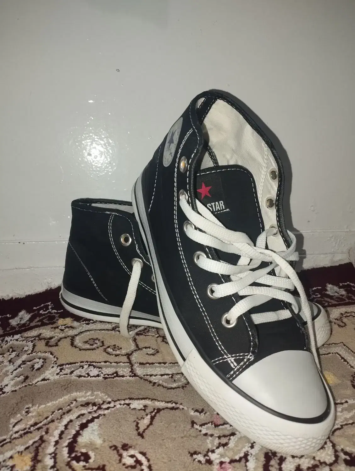 دو جفت کفش|کیف، کفش، کمربند|سرپل ذهاب, |دیوار